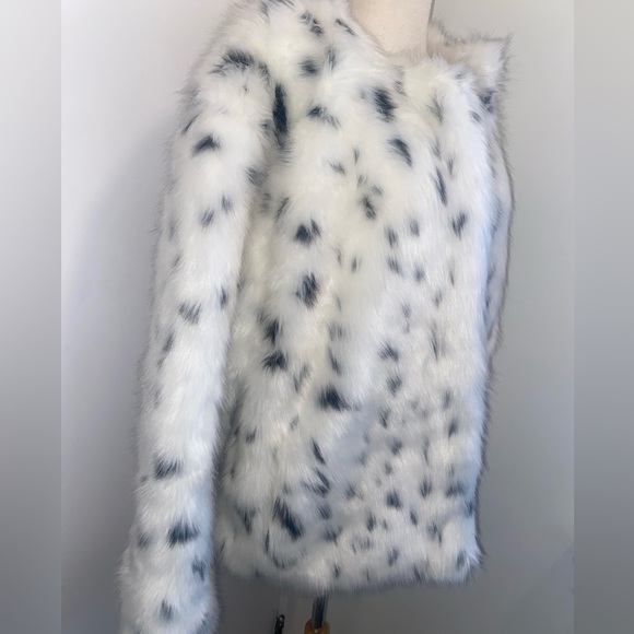 Zara White and Black Faux Fur Coat - Picture 4 of 9